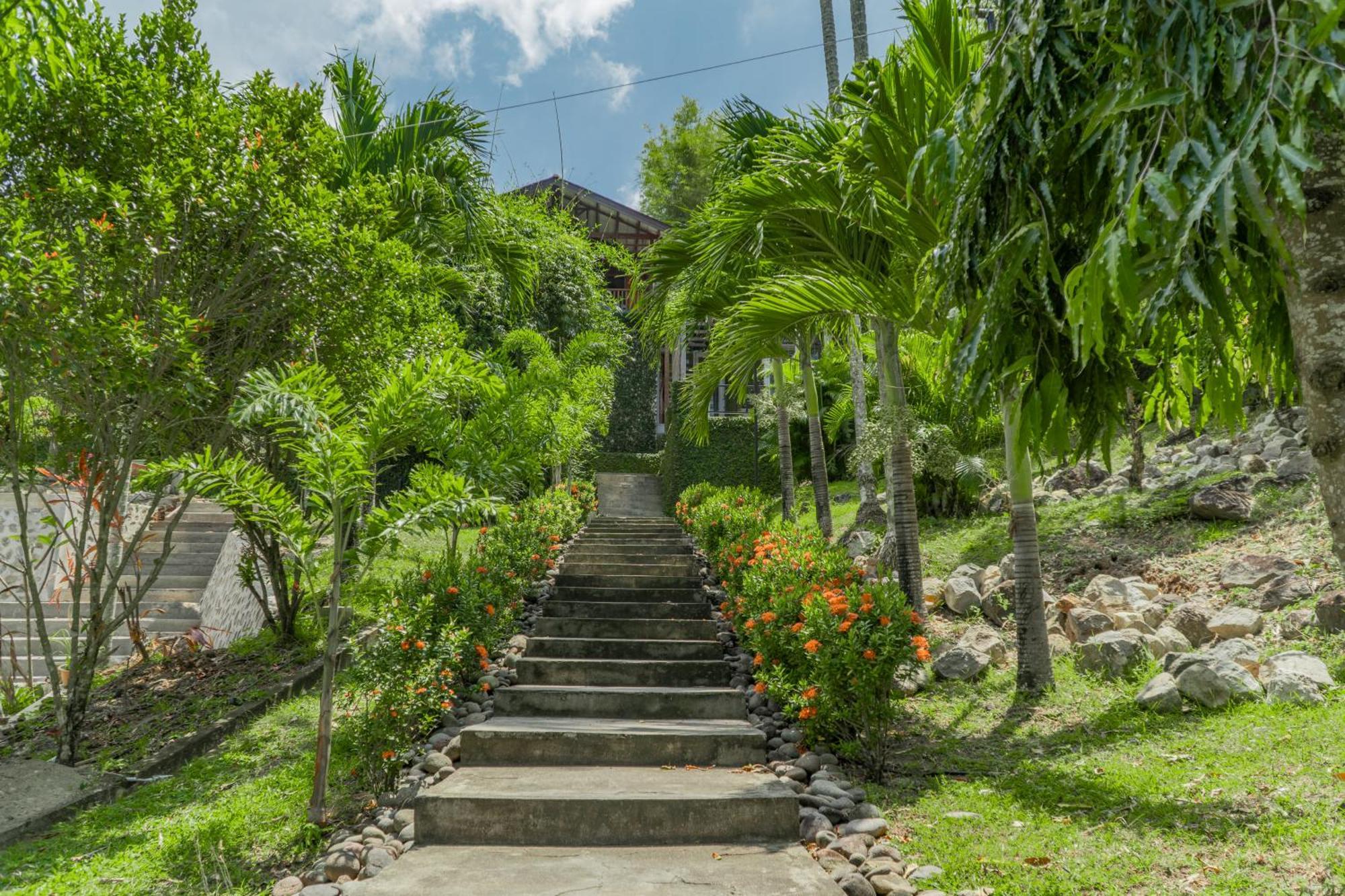 The Hawk'S Nest Resort Sabong Exterior foto
